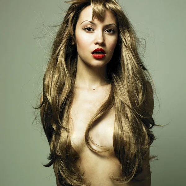 壮大な髪の美しい女性 ロイヤリティフリーのストック写真