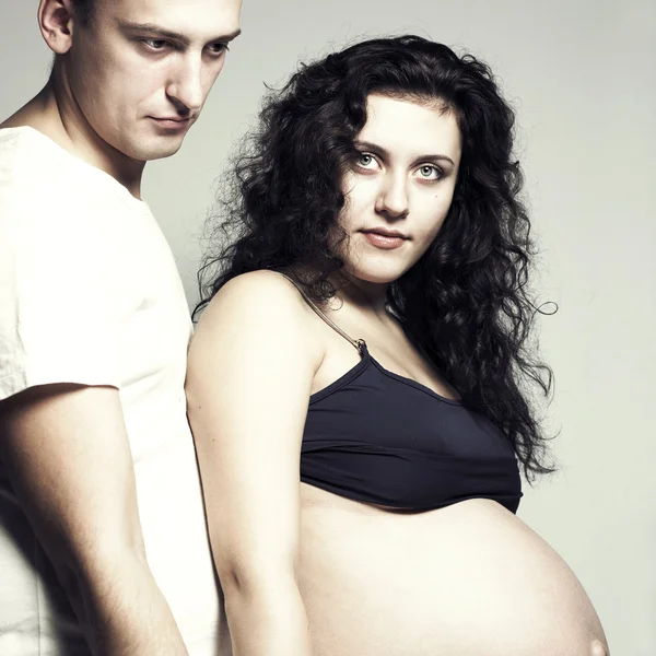 Terhes nő férjjel — Stock Fotó
