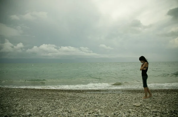 Donna e il mare — Foto Stock