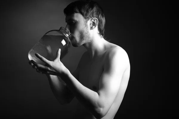 Nagi mężczyzna z wazon — Zdjęcie stockowe