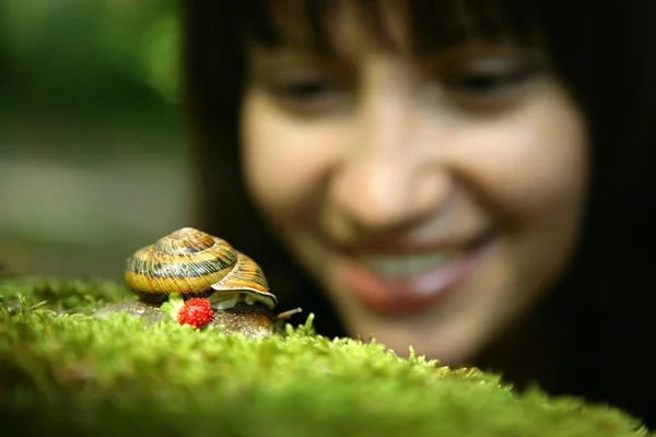 Young woman and snail — Stock Photo, Image