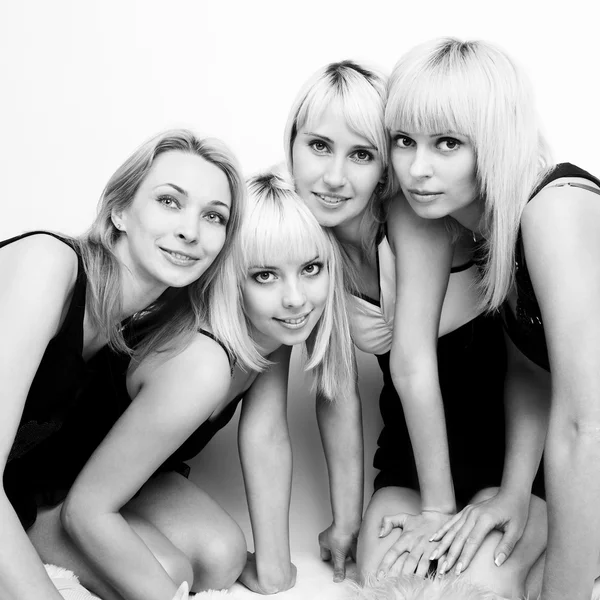 Vier mooie vrouwen — Stockfoto