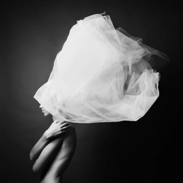 Mujer desnuda en turbante elegante — Foto de Stock