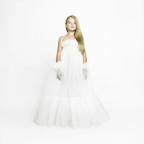 Bambola-ragazza in abito bianco vintage — Foto Stock