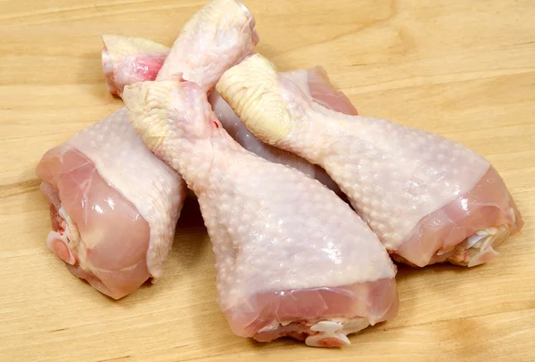 Las entrañas de pollo - muslo —  Fotos de Stock