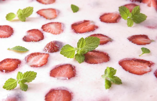 Gâteau aux fraises frais — Photo