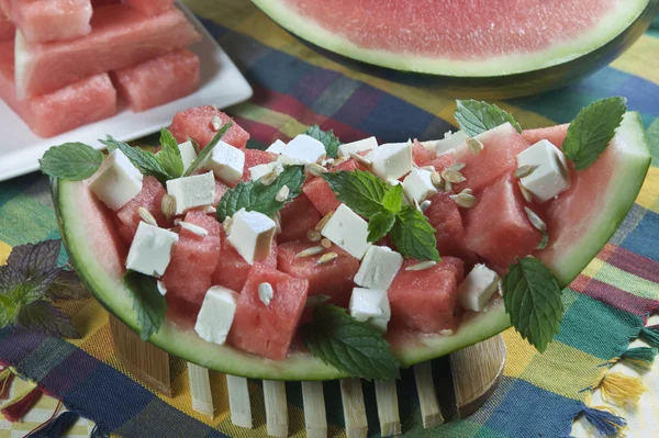 Karpuz ve peynir salatası.