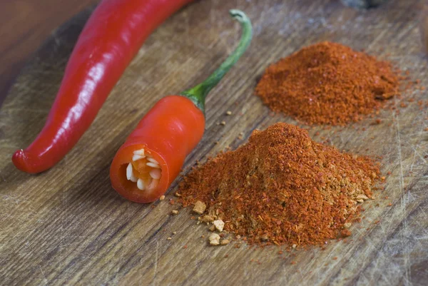 Red hot chilli papričkou na palubě — Stock fotografie