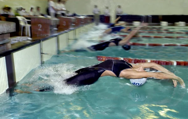 I nuotatori iniziano — Foto Stock