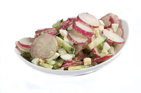 Radijs salade op wit — Stockfoto