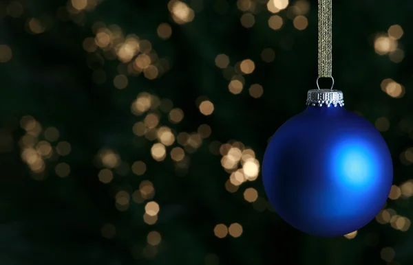 Синий рождественский орнамент — стоковое фото