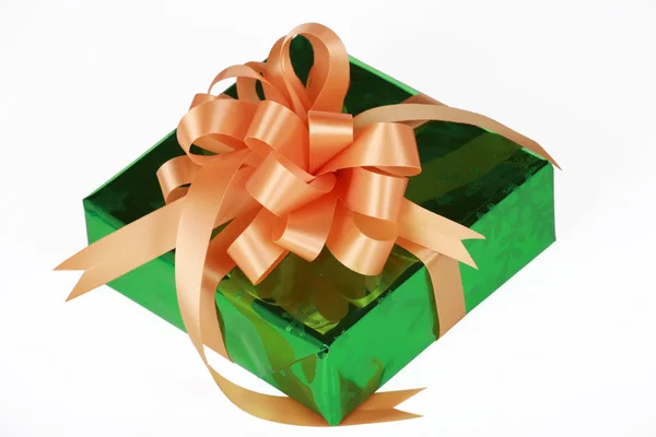 Cadeau vert avec arc orange — Photo