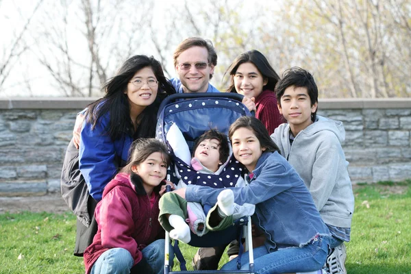 Interracial rodina sedmi — Stock fotografie