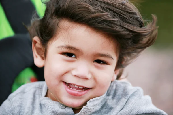 幸せな幼児の少年 — ストック写真