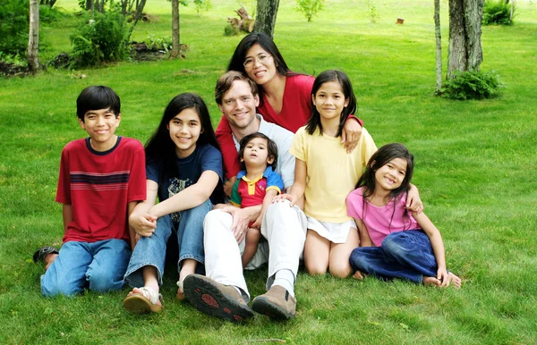 Multiracial familj — Stockfoto