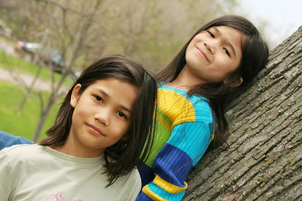 Two sisters outdoors — Stock Photo, Image