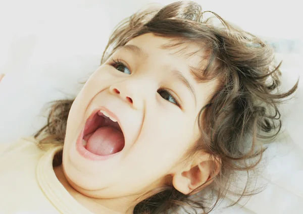 Criança cheia de alegria — Fotografia de Stock