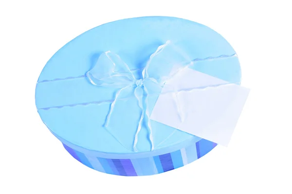 Μπλε παστέλ ριγέ δώρο κουτί με ετικέτα απομονωμένες o — Φωτογραφία Αρχείου