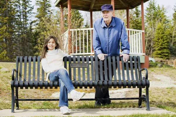 Old man and granddaughter enjoying outdoors — Stock Photo, Image