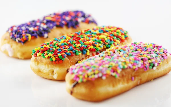 Üç lezzetli renkli donut — Stok fotoğraf