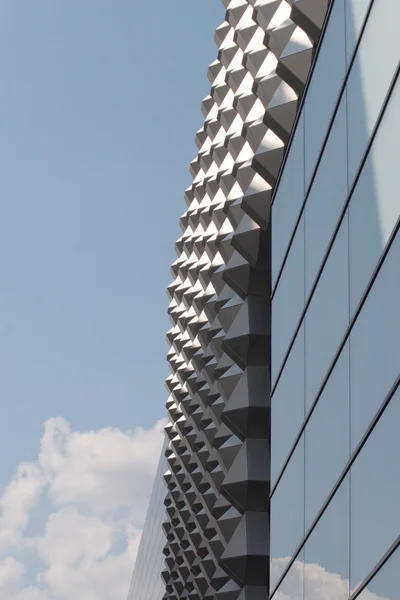Bâtiment moderne. Fragment de façade . — Photo
