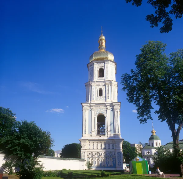 Klokkentoren van de kathedraal van de Hagia sophia. Kiev, Oekraïne. — Stockfoto