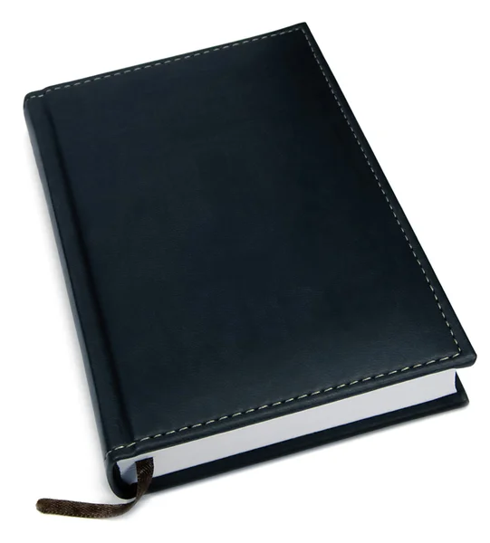Закрытый черный кожаный блокнот с закладкой, изолированный — стоковое фото