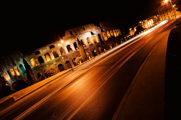 Kolosseum bei Nacht — Stockfoto