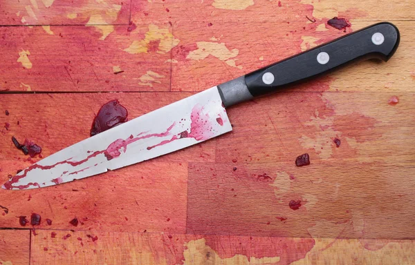 肉屋のブロックとナイフ — ストック写真