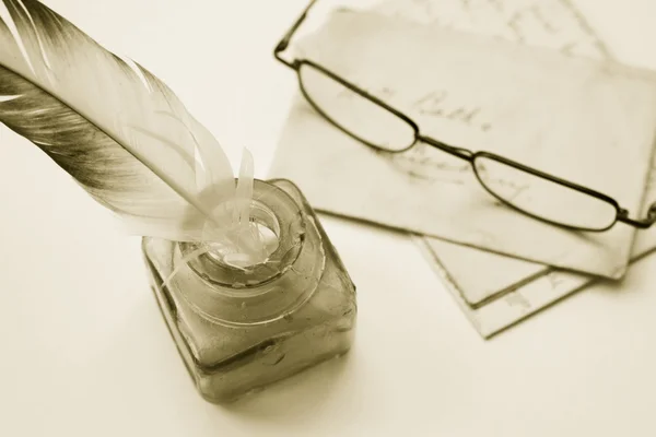 Old letters and Quill — Stock Photo, Image