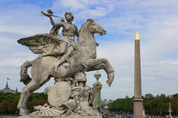 Estátua na Place de la concorde, Paris França . — Fotografia de Stock