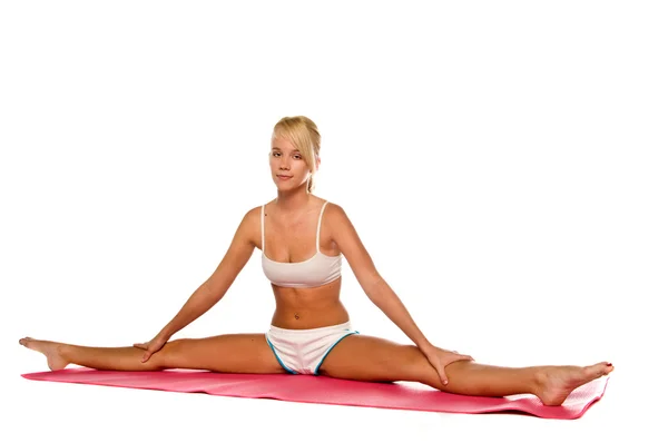 Yoga vrouw die zich uitstrekt — Stockfoto
