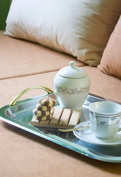 Té y pastel postre desayuno en la cama — Foto de Stock