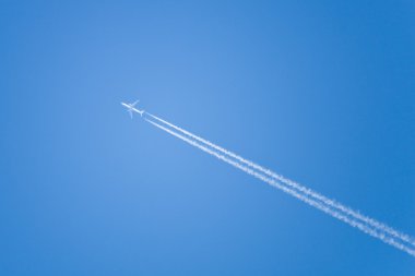 blue sky adlı uçak uçan uçmak