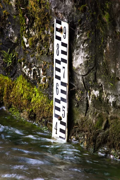 Stand tubo medidor de nivel de agua — Foto de Stock