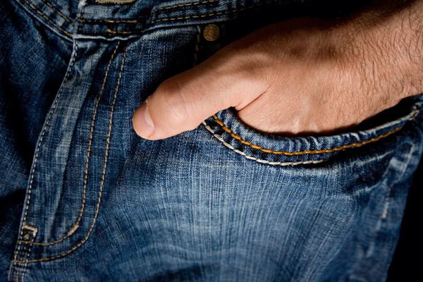 Hand i jeans ficka casual tyg byxor — Stockfoto