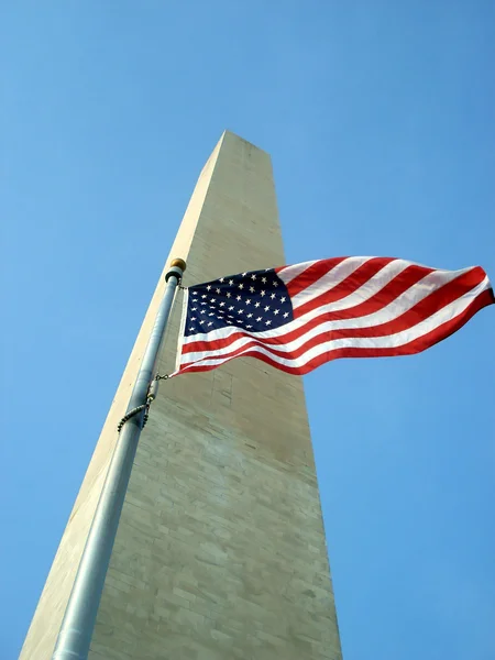National Monument and a National Flag — Stock Photo, Image