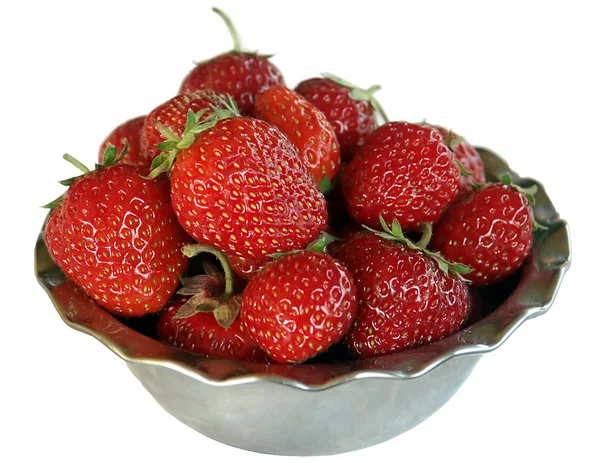 Fresas en el tazón isolateon blanco —  Fotos de Stock