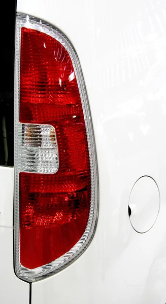 Podświetlenie biały samochód — Zdjęcie stockowe
