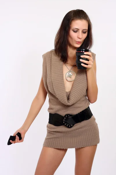 Sexy vrouw reinigen een doelstelling — Stockfoto