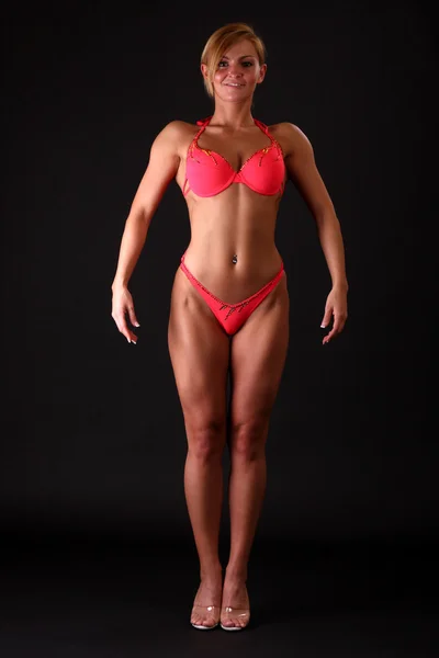 Mujer fitness en bikini —  Fotos de Stock