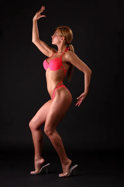 Fitness žena v plavkách — Stock fotografie