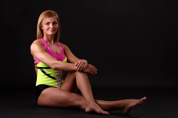 Mujer fitness en vestido de gimnasia —  Fotos de Stock