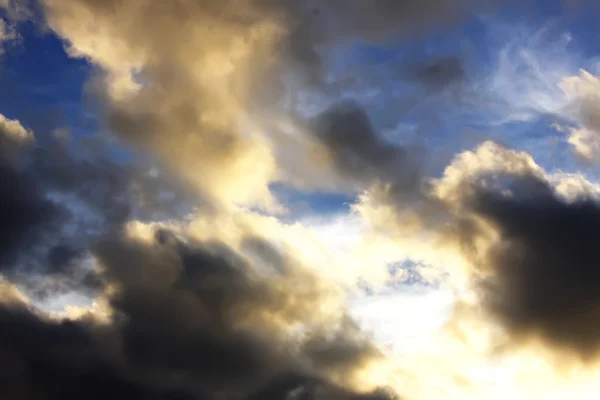 Похмуре небо — стокове фото