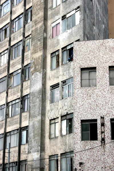 Nedsliten fasad i sao paulo — Stockfoto