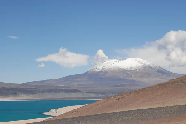 Mountain over Laguna verde, Atacama, — Stock Photo, Image