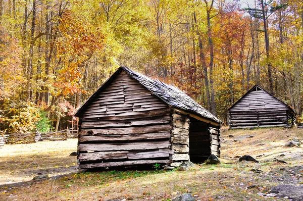 Cabanas de madeira históricas no parque nacional da montanha Smoky — Fotografia de Stock