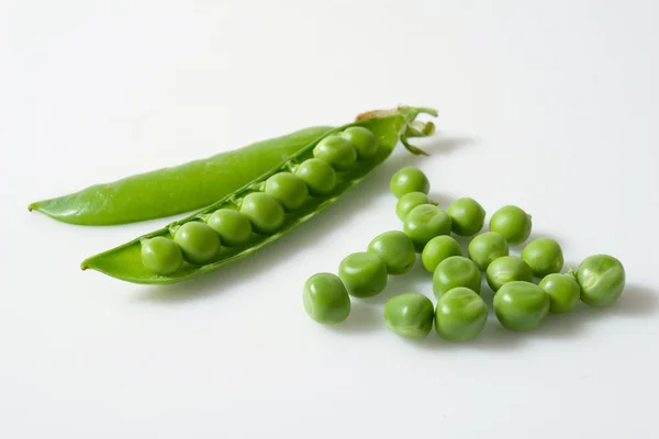 Stock image Green peas on white