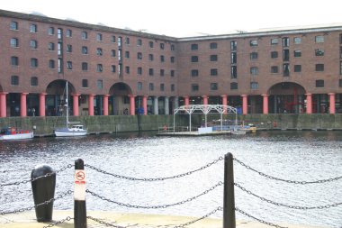 tarihi albert dock Liverpool binalar