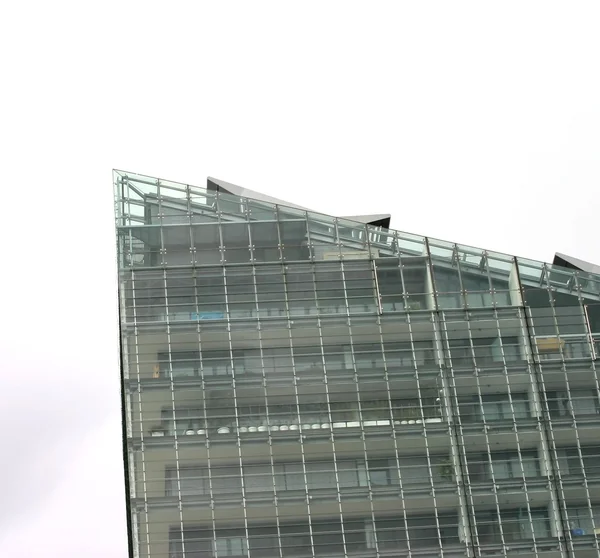 Triangelformad byggnad i manchester — Stockfoto